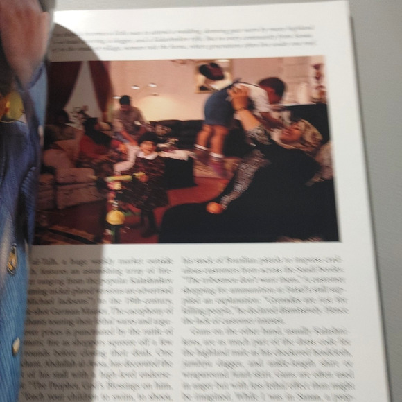 National Geographic Magazine April 2000 Great White Shark Yemen Platypus Nature - Picture 9 of 10